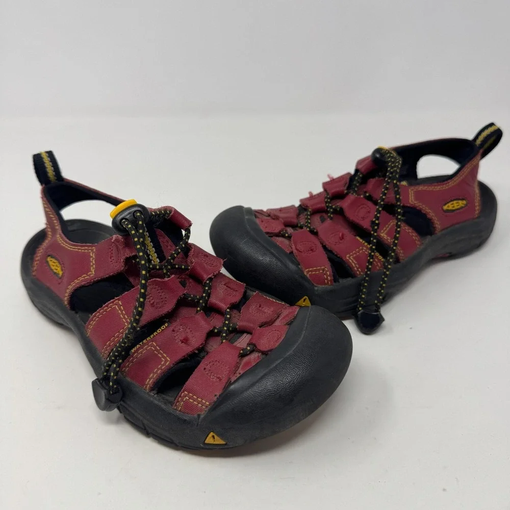 Keen Sandals Newport H2 Fisherman Hiking Water Shoes Red Youth Size 2‎
